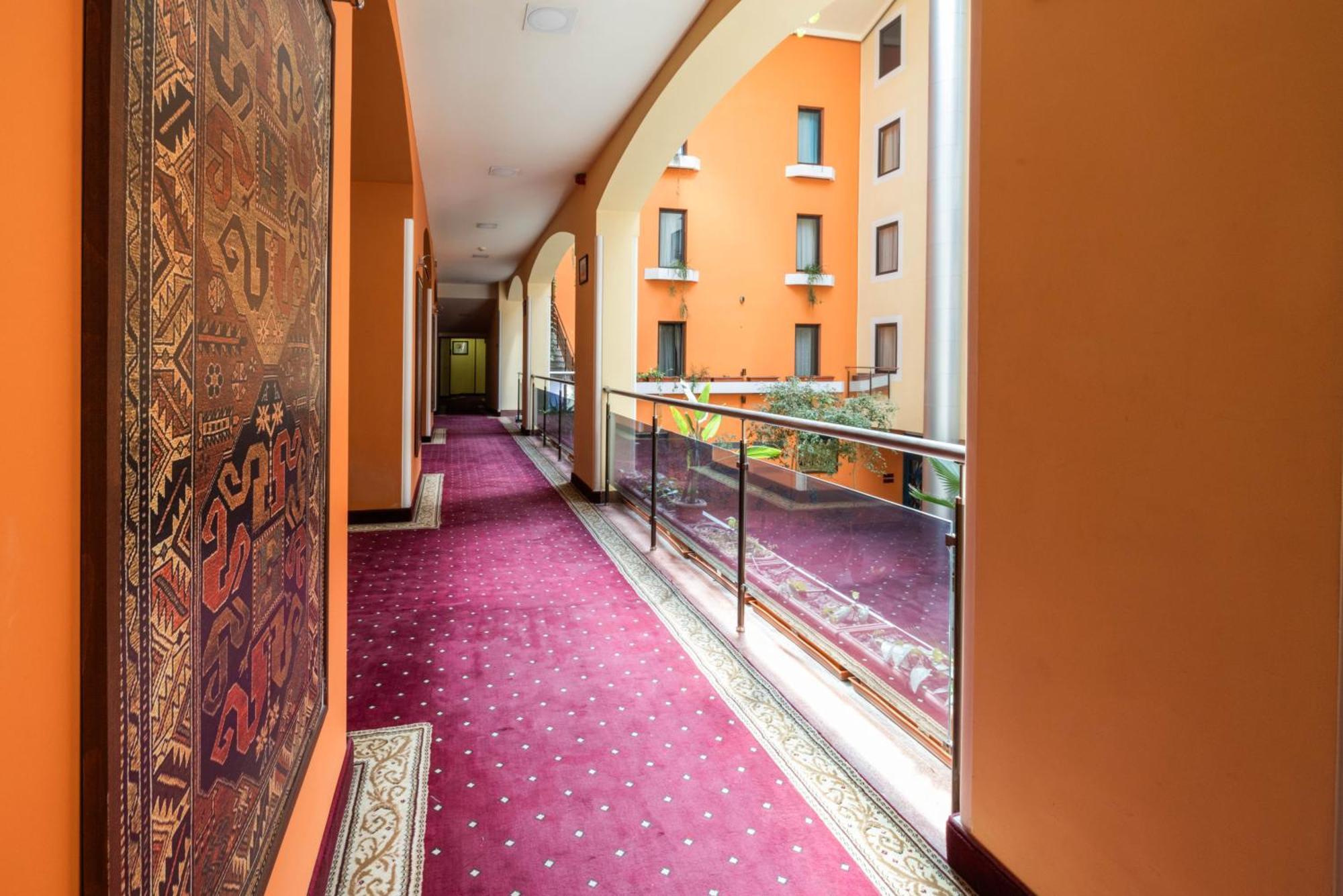 Ararat Hotel Erevan Exterior foto