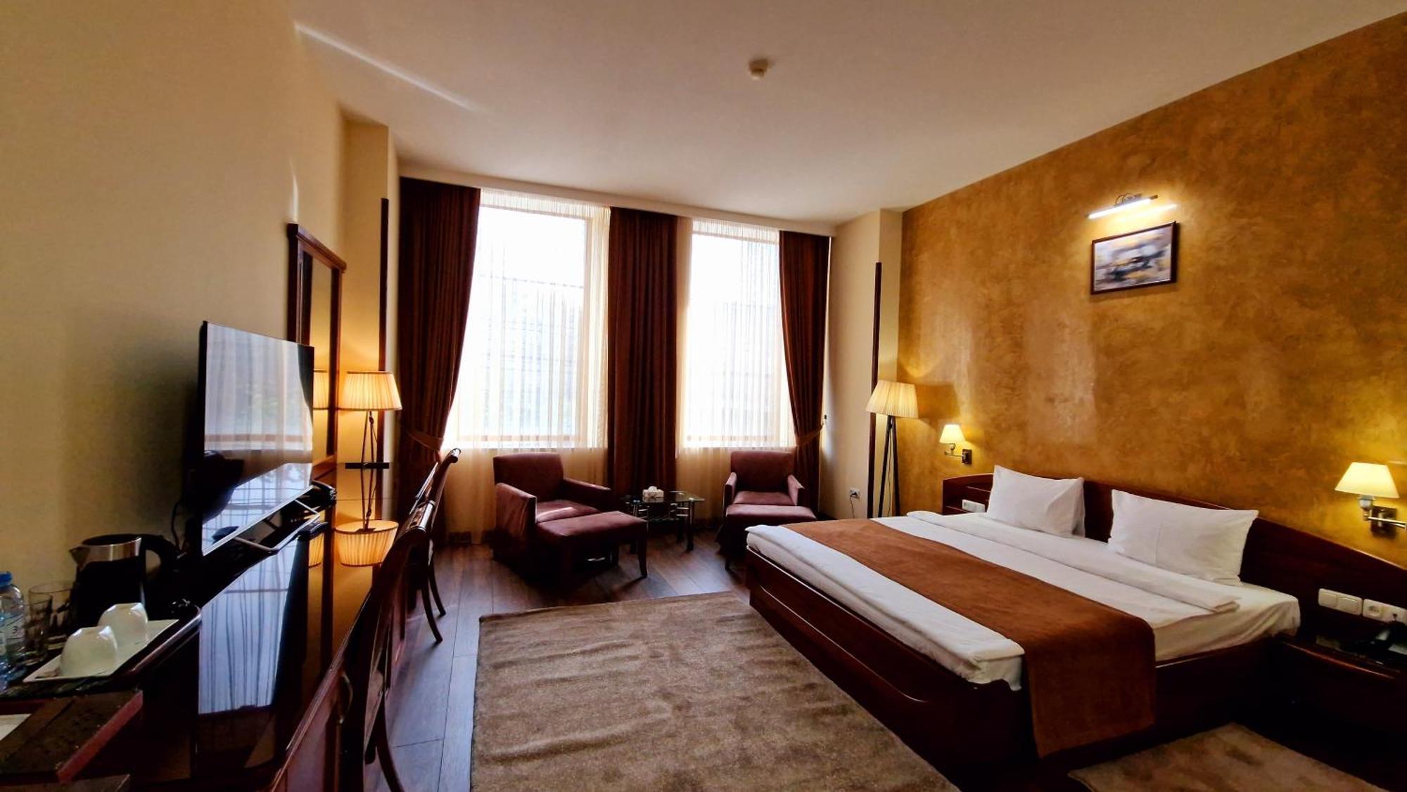 Ararat Hotel Erevan Exterior foto