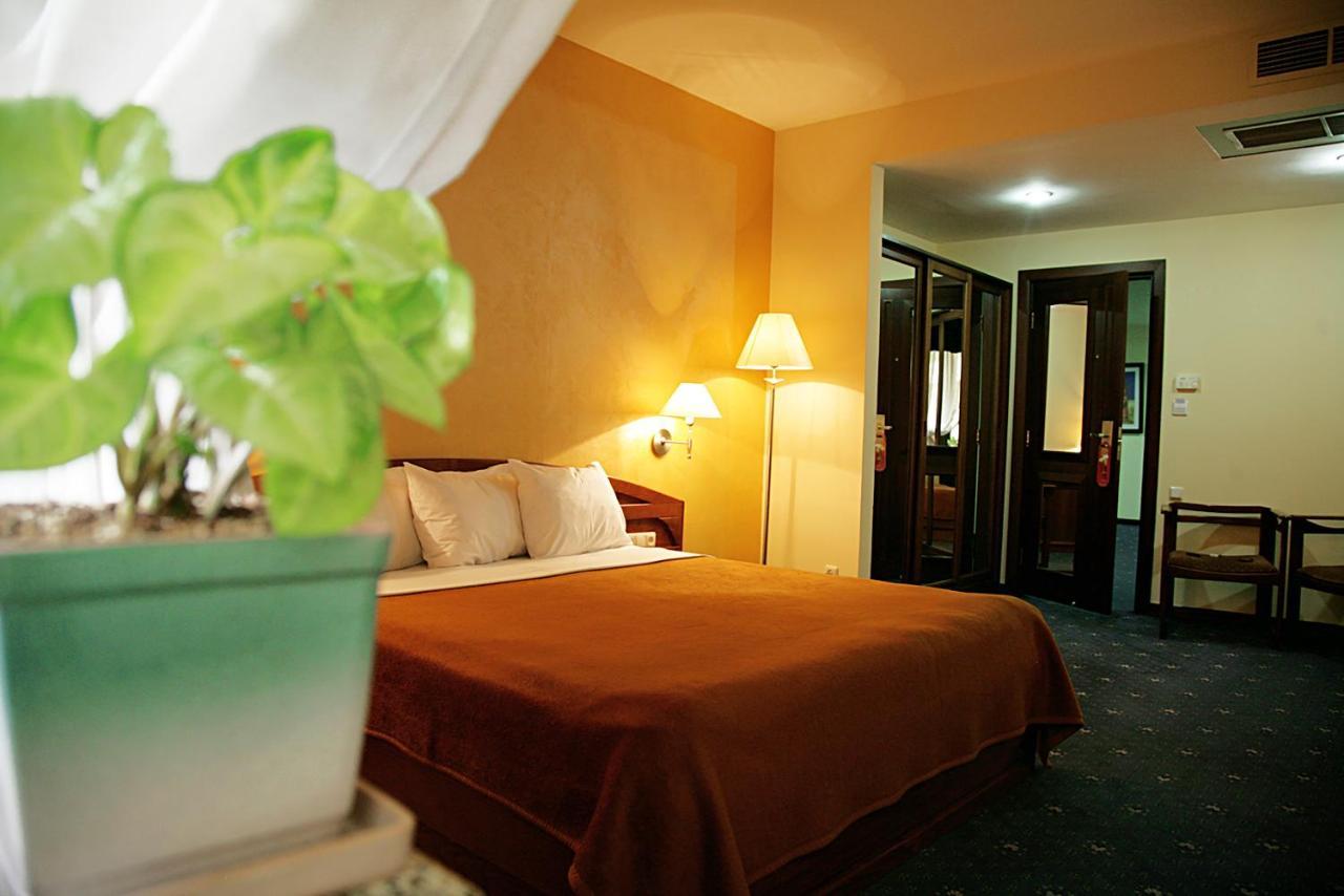Ararat Hotel Erevan Exterior foto