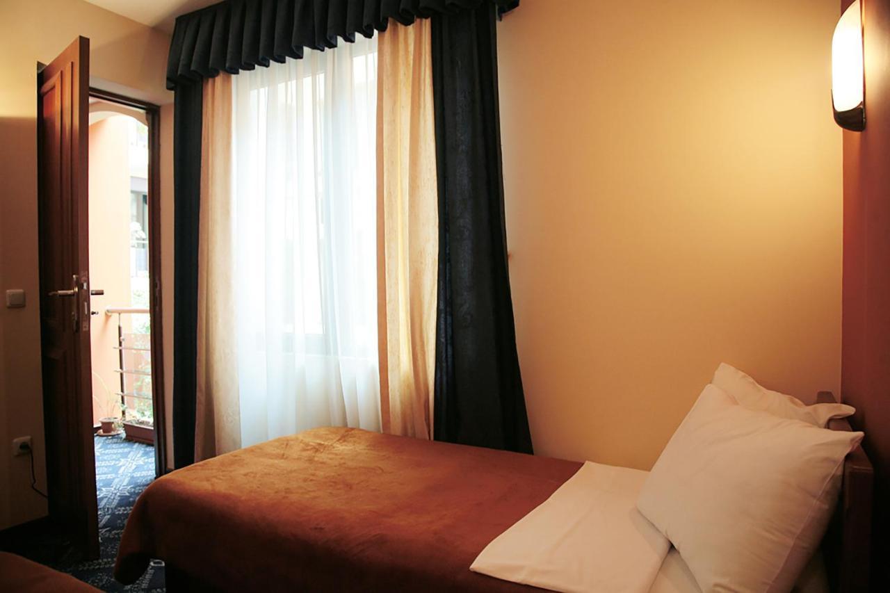Ararat Hotel Erevan Exterior foto
