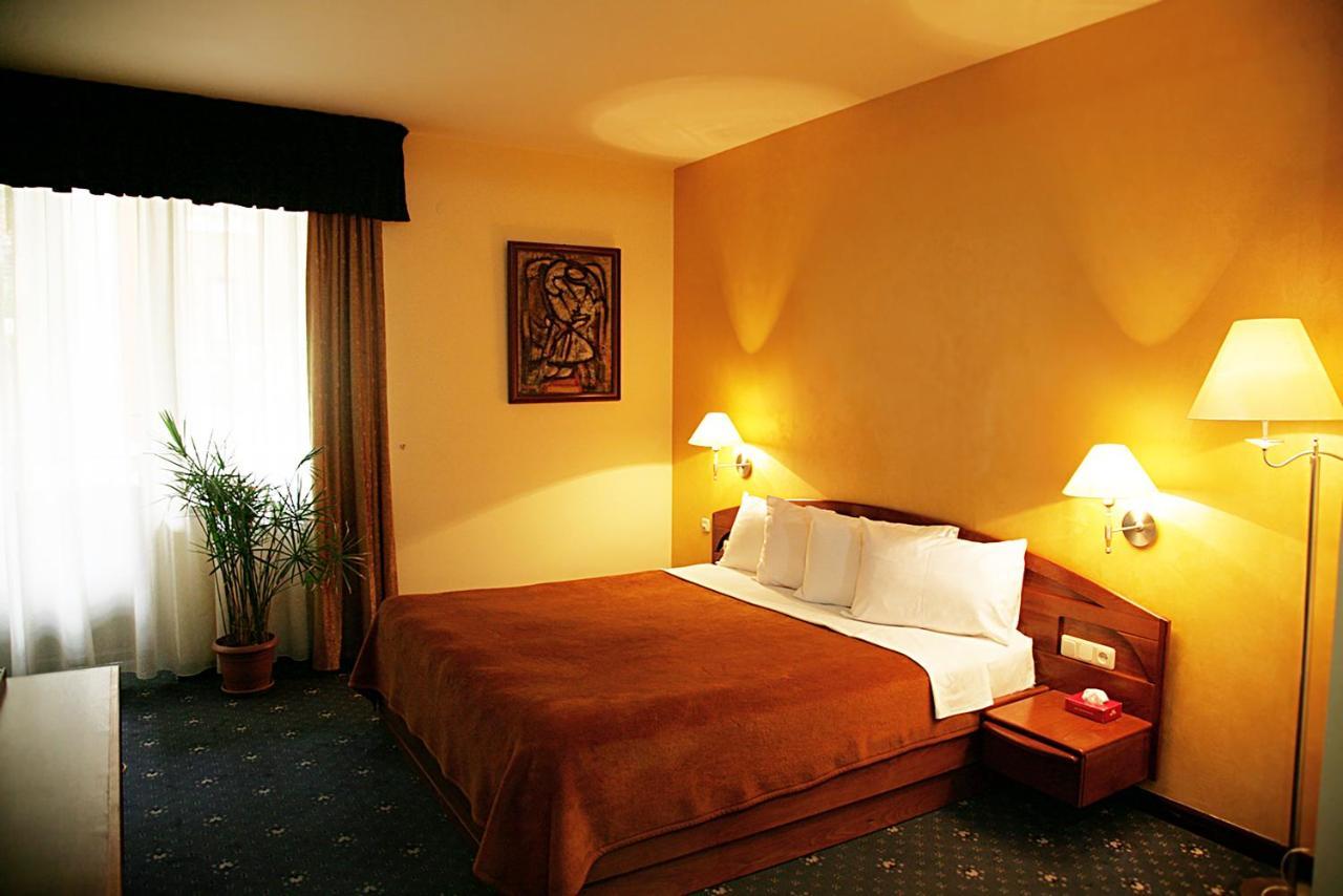 Ararat Hotel Erevan Exterior foto